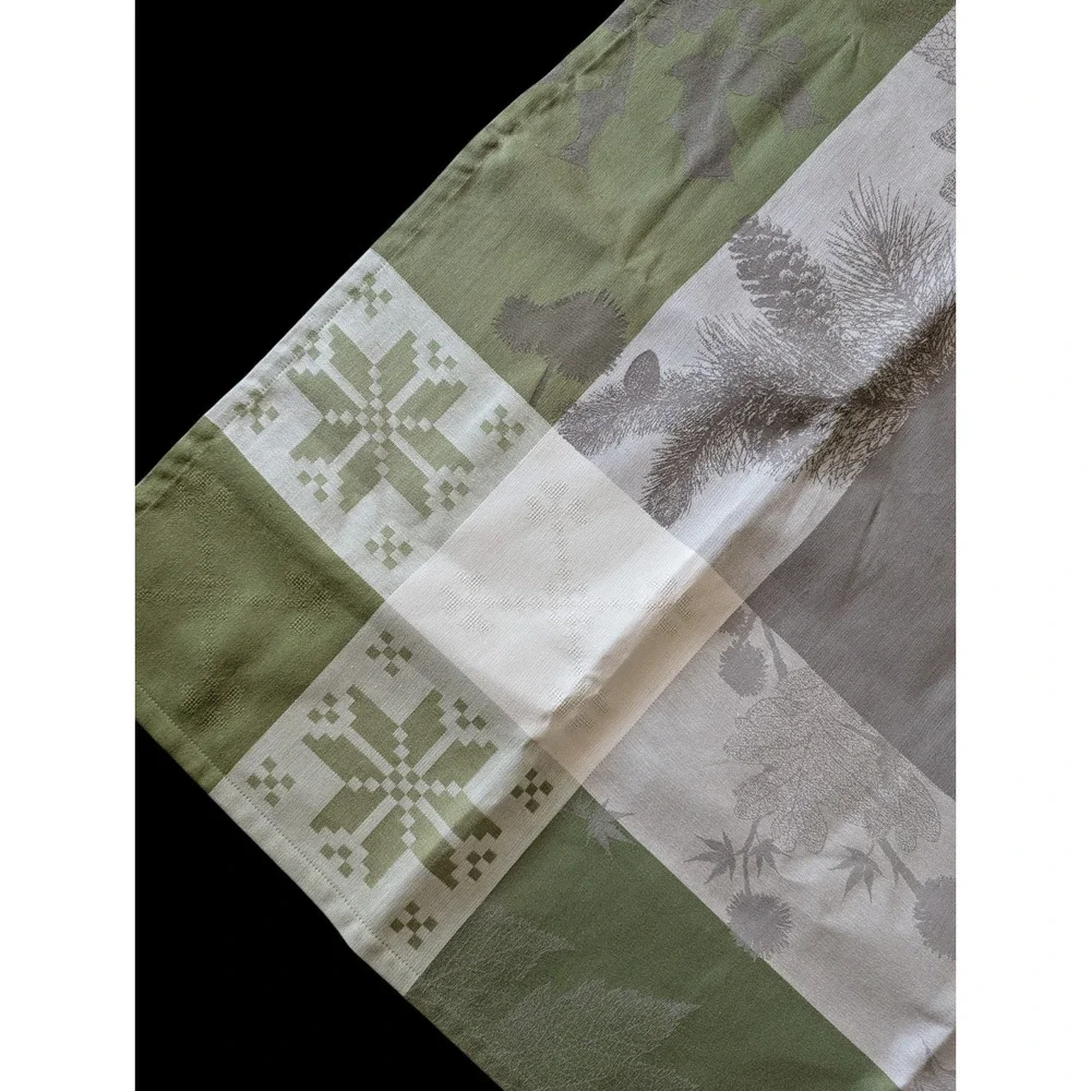 Le Jacquard Francais Sous la Neige Sapin Green Winter Tablecloth Cotton Xmas